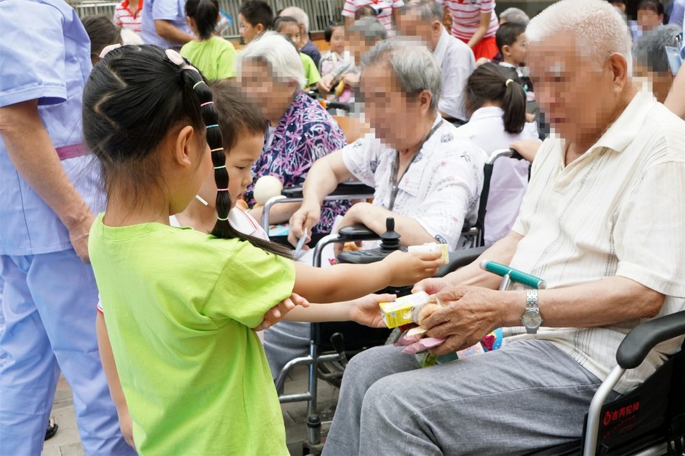 选择老年公寓从软、硬件的哪些方面考虑呢