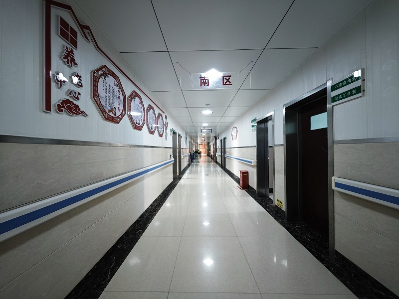 养老楼走廊