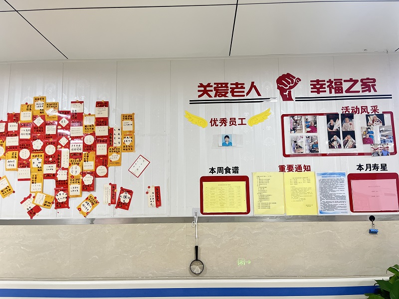 养老院应如何帮老人佩戴助听器